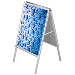 Perinteinen mainosteline mallia A-teline